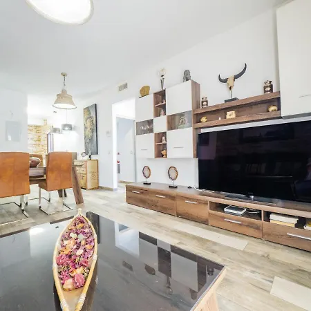 Cubo's Urban Bruno Apartment *